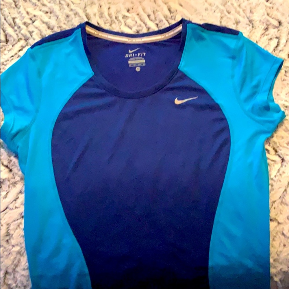 Women’s xs Nike running shirt